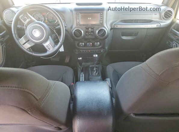 1C4BJWDG6HL679363 2017 JEEP WRANGLER Серый Вид панели приборов