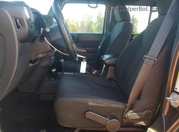 1C4BJWDG6HL679363 2017 JEEP WRANGLER Серый Вид салона спереди