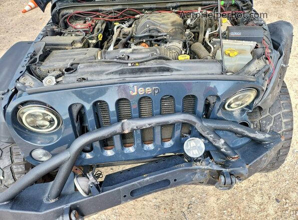 1C4BJWDG6JL858962 2018 JEEP WRANGLER Black Widok wnętrza z tyłu