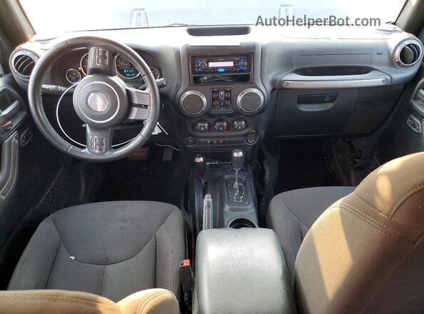 1C4BJWDG7JL810970 2018 JEEP WRANGLER Gray Widok deski rozdzielczej