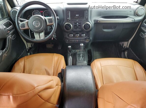 1C4BJWDG7JL892456 2018 JEEP WRANGLER Кремовый Вид панели приборов