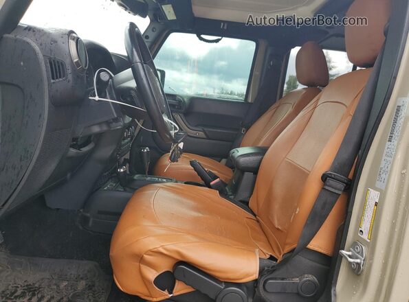 1C4BJWDG7JL892456 2018 JEEP WRANGLER Кремовый Вид салона спереди