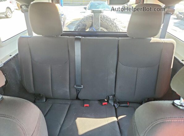 1C4BJWDG8HL695306 2017 JEEP WRANGLER Black უკანა სავარძლების ხედი