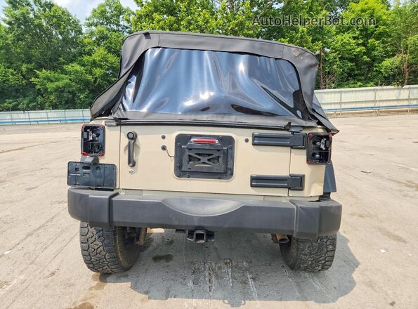 1C4BJWDG9GL211500 2016 JEEP WRANGLER Tan Rear view