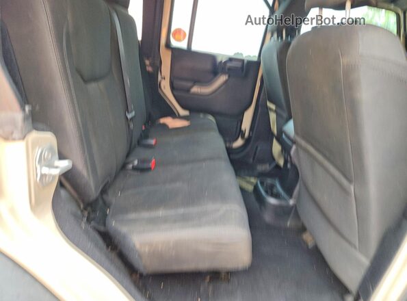 1C4BJWDG9GL211500 2016 JEEP WRANGLER Tan Rear interior view