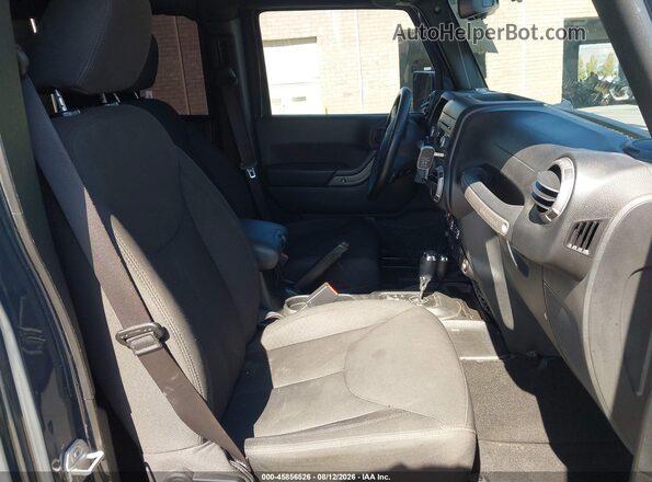 1C4BJWDG9HL520255 2017 JEEP WRANGLER UNLIMITED Gray Front interior view