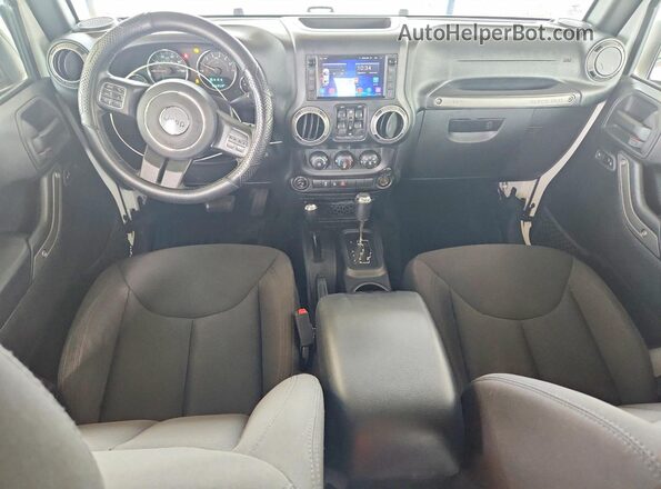 1C4BJWDGXHL528624 2017 JEEP WRANGLER White Vista del salpicadero