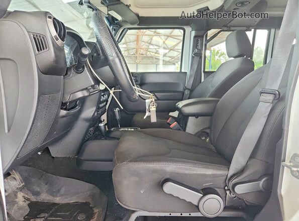 1C4BJWDGXHL528624 2017 JEEP WRANGLER White Vista interior delantera