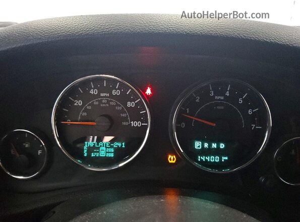 1C4BJWDGXHL555368 2017 JEEP WRANGLER Red ხელსაწყოთა პანელის ხედი