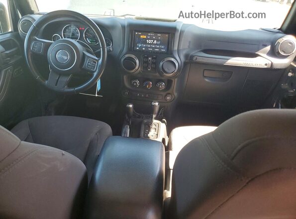 1C4BJWDGXHL636337 2017 JEEP WRANGLER Черный Вид панели приборов