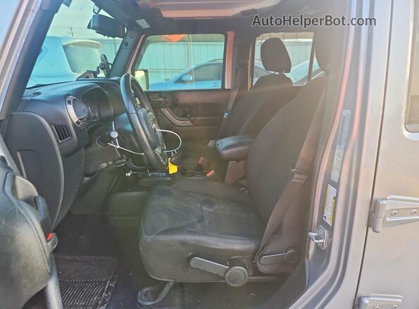 1C4BJWDGXJL859726 2018 JEEP WRANGLER Gray Вид салону спереду