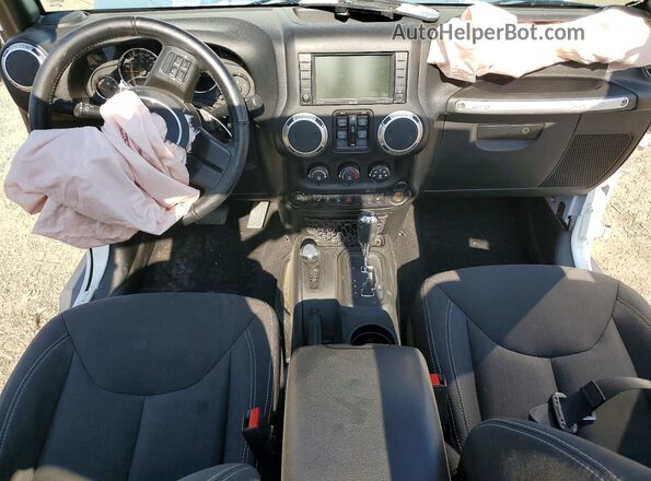 1C4BJWEG0GL182323 2016 JEEP WRANGLER White Вид панелі приладів