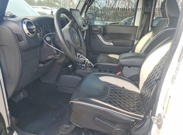 1C4BJWEG0GL291588 2016 JEEP WRANGLER Белый Вид салона спереди