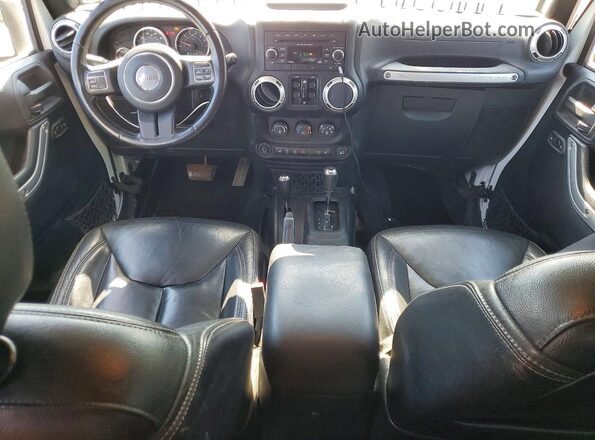 1C4BJWEG6GL261043 2016 JEEP WRANGLER White Vista del salpicadero