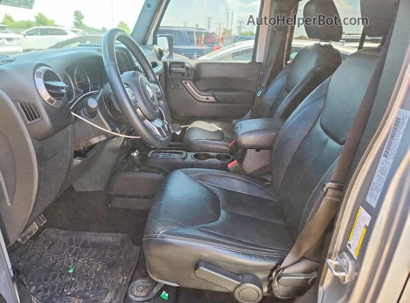 1C4BJWEG7JL879012 2018 JEEP WRANGLER Silver Вид салону спереду