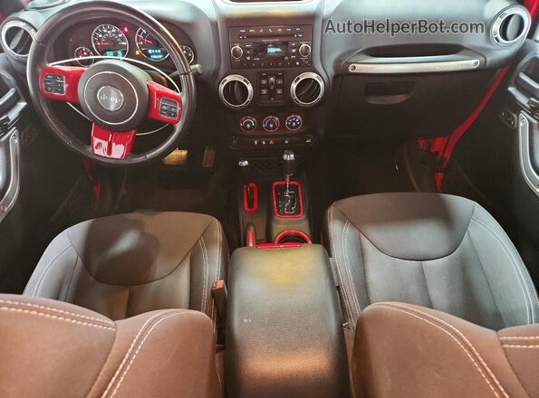 1C4BJWEG8HL588237 2017 JEEP WRANGLER Red Вид панелі приладів