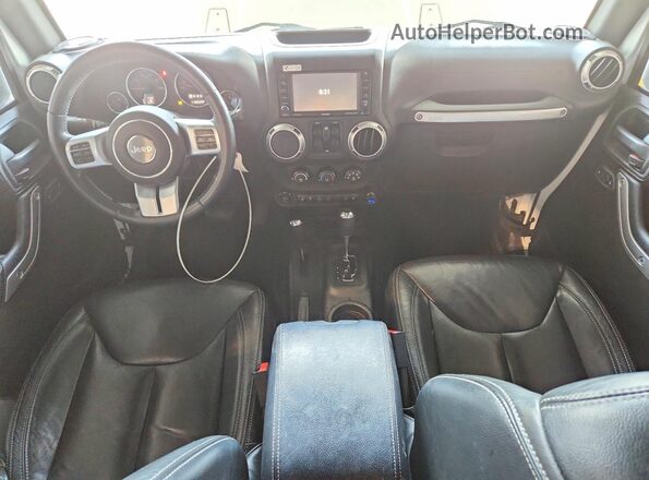 1C4BJWFG0GL132889 2016 JEEP WRANGLER Белый Вид панели приборов