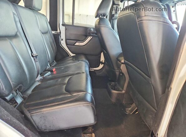 1C4BJWFG0GL132889 2016 JEEP WRANGLER Белый Вид задней части салона