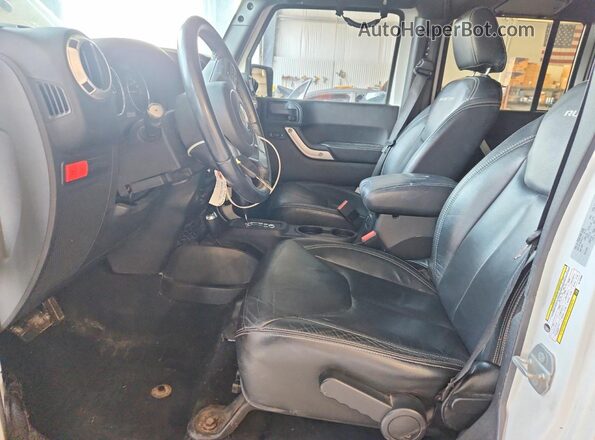 1C4BJWFG0GL132889 2016 JEEP WRANGLER Белый Вид салона спереди
