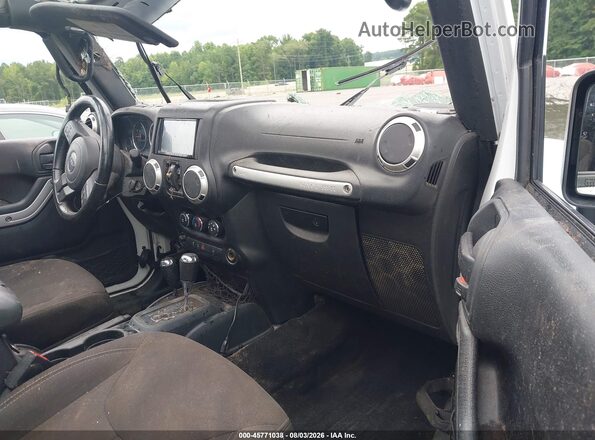 1C4BJWFG2HL561419 2017 JEEP WRANGLER UNLIMITED White Front interior view