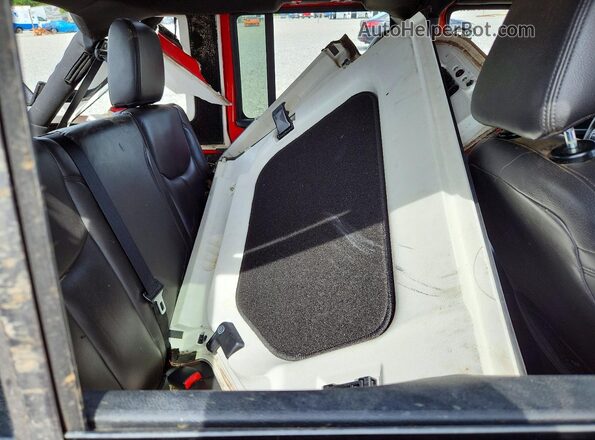 1C4BJWFG5GL163748 2016 JEEP WRANGLER Red Widok wnętrza z tyłu