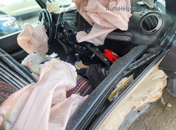 1C4HJWDG1GL317157 2016 JEEP WRANGLER Tan Vista del salpicadero