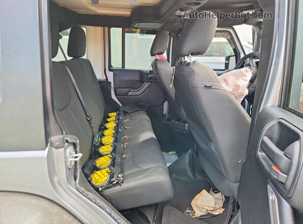 1C4HJWDG1GL346142 2016 JEEP WRANGLER Silver Vista interior trasera