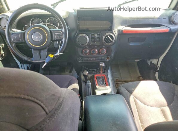 1C4HJWDG2HL654311 2017 JEEP WRANGLER White Widok deski rozdzielczej