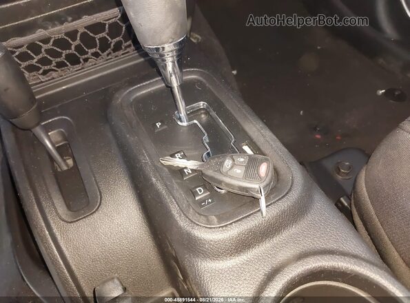 1C4HJWDG5GL135641 2016 JEEP WRANGLER UNLIMITED Silver Widok deski rozdzielczej