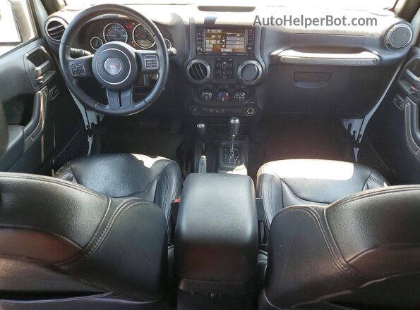 1C4HJWDG5GL303813 2016 JEEP WRANGLER Белый Вид панели приборов