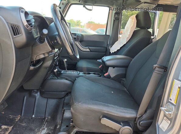 1C4HJWDG6JL868045 2018 JEEP WRANGLER Silver Front interior view