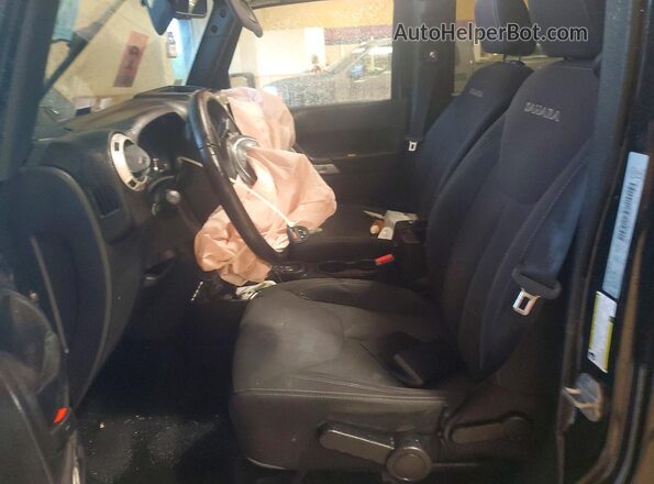 1C4HJWEG3JL801823 2018 JEEP WRANGLER Черный Вид салона спереди