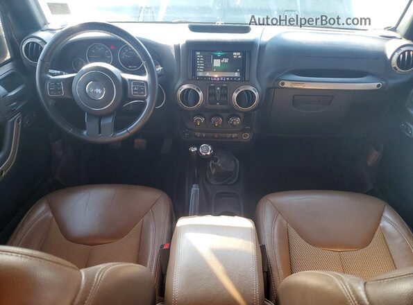 1C4HJWEG5GL268799 2016 JEEP WRANGLER Зеленый Вид панели приборов
