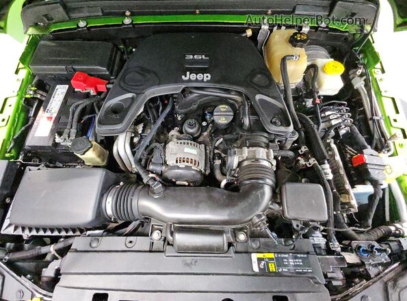 1C4HJXDG7JW273239 2018 JEEP WRANGLER Green ძრავის განყოფილების ხედი