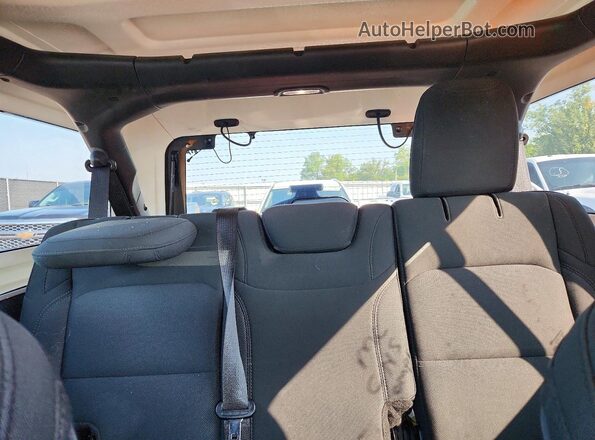 1C4HJXDN2JW221600 2018 JEEP WRANGLER Silver Հետևի նստատեղերի տեսք