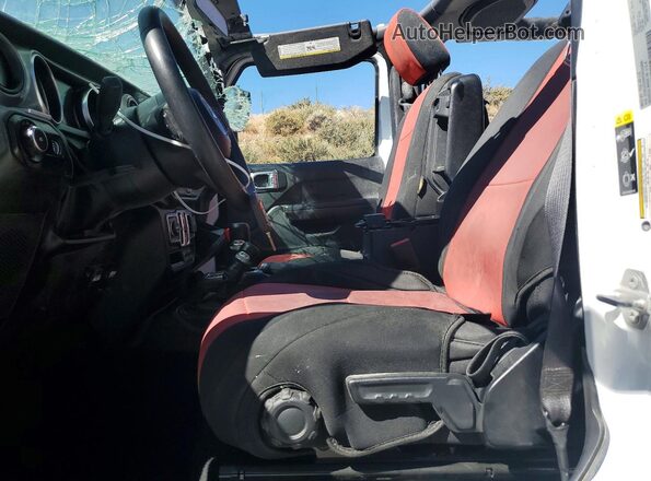 1C4HJXDN2PW523090 2023 JEEP WRANGLER Белый Вид салона спереди