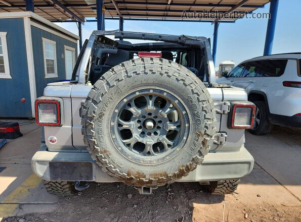 1C4HJXDN6JW142415 2018 JEEP WRANGLER Silver Widok z tyłu
