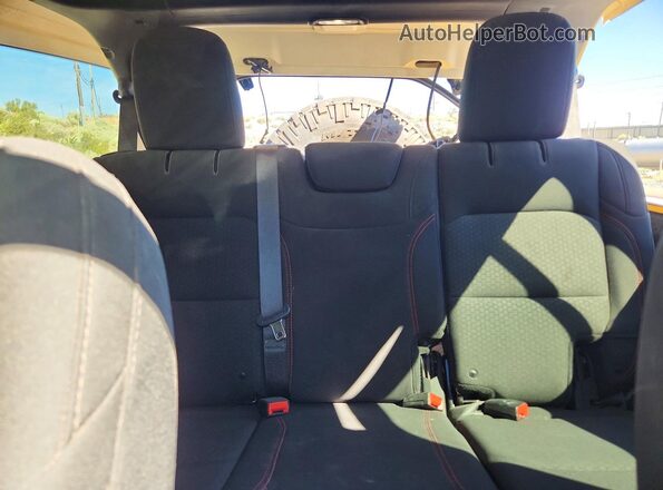 1C4HJXFNXJW332201 2018 JEEP WRANGLER Yellow Հետևի նստատեղերի տեսք