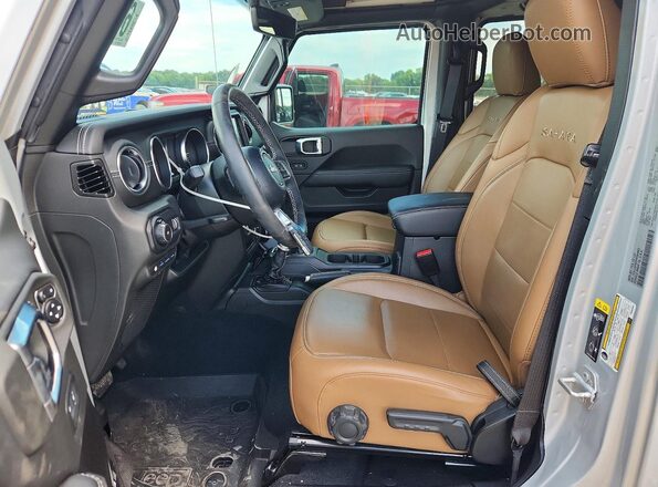 1C4JJXP62PW564843 2023 JEEP WRANGLER Silver Вид салону спереду