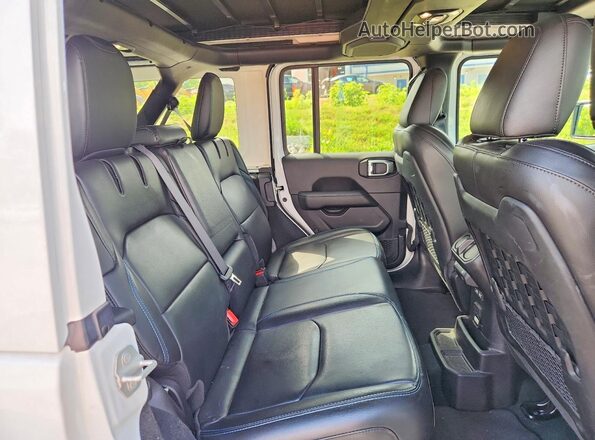 1C4JJXR68PW528863 2023 JEEP WRANGLER White Vista interior trasera