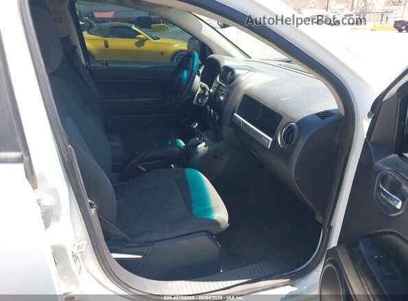 1C4NJCBA2GD753610 2016 JEEP COMPASS Белый Вид салона спереди