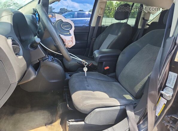 1C4NJCBA3GD810669 2016 JEEP COMPASS Gray Front interior view