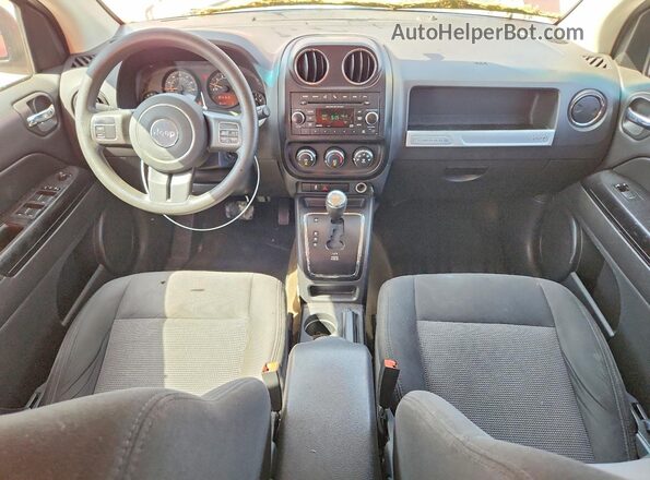 1C4NJCBA7HD189230 2017 JEEP COMPASS Red Vista del salpicadero