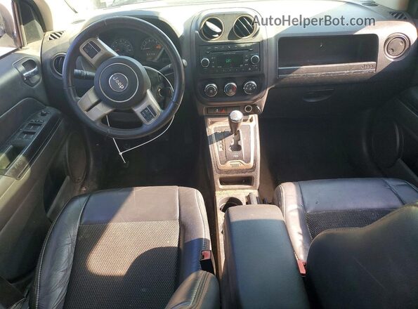 1C4NJCBB6GD806480 2016 JEEP COMPASS Белый Вид панели приборов