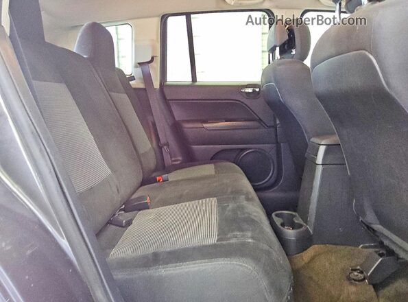 1C4NJCBB8GD777449 2016 JEEP COMPASS Black Rear seats view