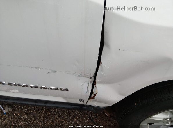 1C4NJCEA0GD773947 2016 JEEP COMPASS White Widok z przodu