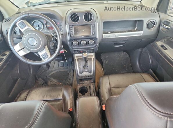 1C4NJCEA1GD716057 2016 JEEP COMPASS Silver Widok deski rozdzielczej
