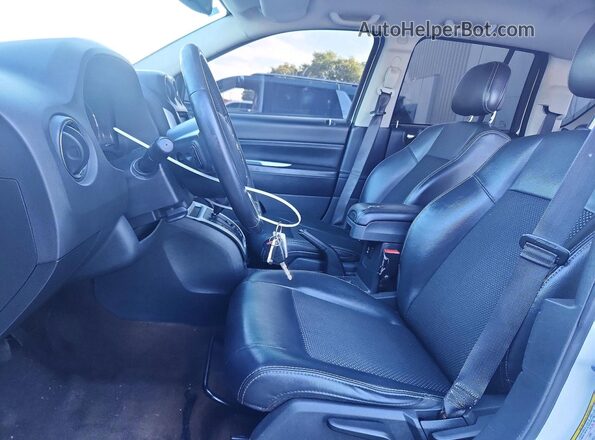 1C4NJCEA6GD633109 2016 JEEP COMPASS Белый Вид салона спереди