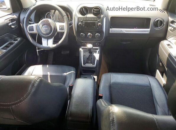 1C4NJCEA8GD664409 2016 JEEP COMPASS Белый Вид панели приборов