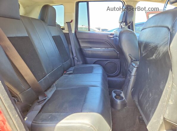 1C4NJCEA8GD704911 2016 JEEP COMPASS Бордовый Вид задней части салона
